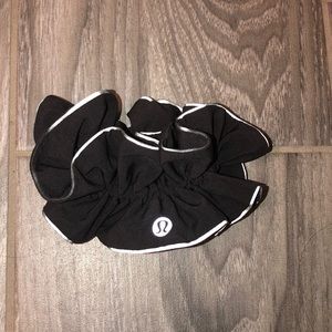 LULULEMON LIGHT LOCKS SCRUNCHIE